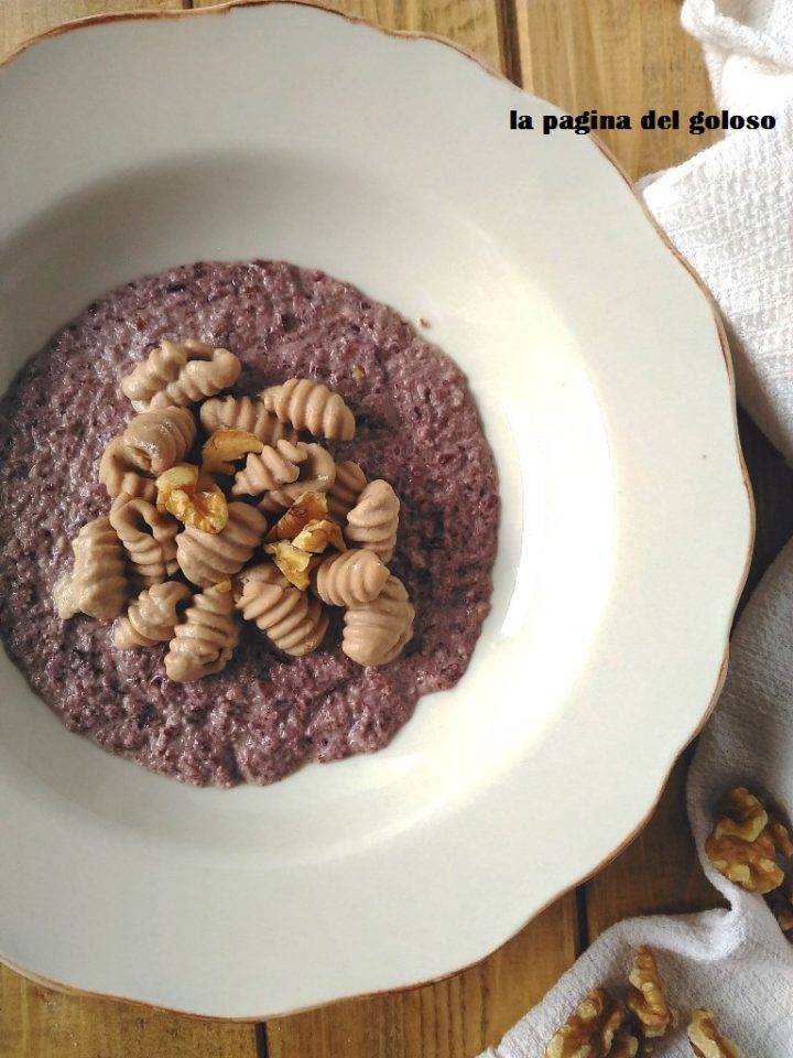 Gnocchi con farina di castagne al radicchio e noci ...