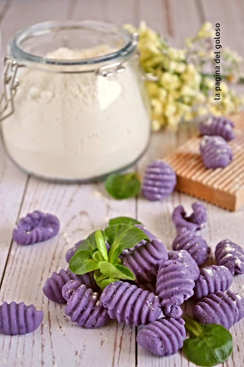 Gnocchi di patate viola senza uova - Ricetta con le patate ...