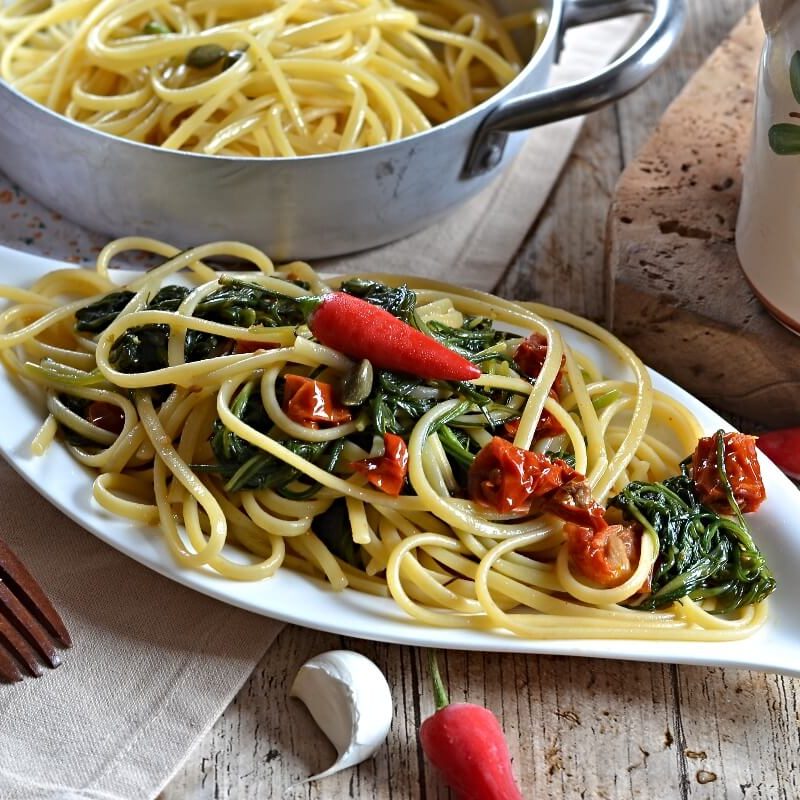 Pasta Con Agretti E Pomodori Secchi - Primo Piatto Vegetariano